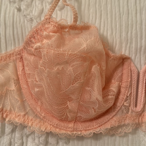 Pink lace bra - Picture 3 of 8
